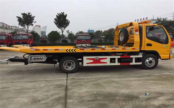 东源县24小时拖车电话，东源县道路救援公司多少钱