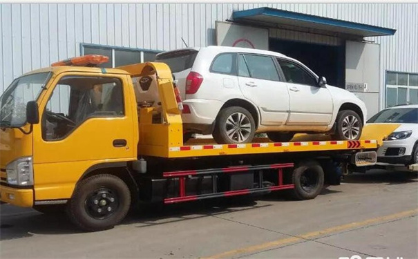 吐鲁番地区24小时拖车电话号码，吐鲁番地区拖车公司多少钱